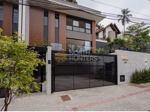 Sobrado com 311m² 3 quartos e 4 banheiros, à venda, no bairro América em Joinville