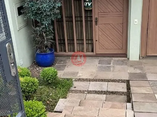 Sobrado com 440m² 4 quartos e 2 banheiros, à venda, no bairro Petrópolis em Porto Alegre