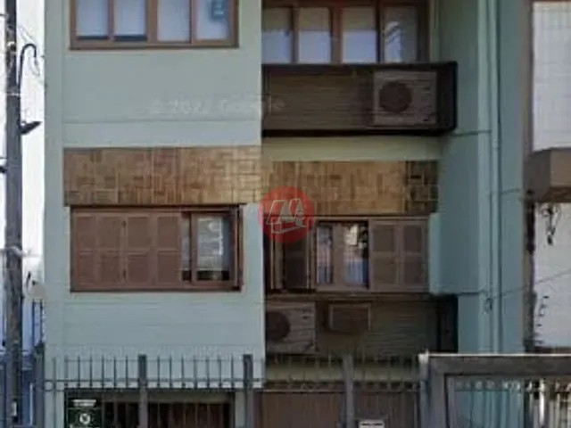 Sobrado com 440m² 4 quartos e 2 banheiros, à venda, no bairro Petrópolis em Porto Alegre