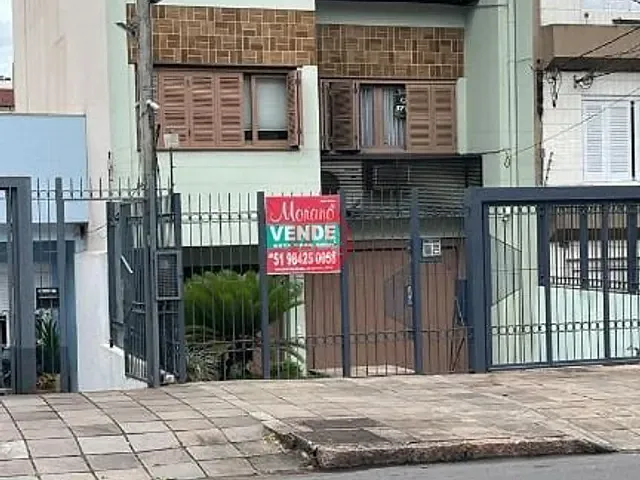 Sobrado com 440m² 4 quartos e 2 banheiros, à venda, no bairro Petrópolis em Porto Alegre