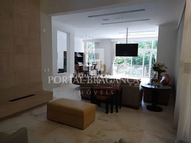 Sobrado com 498m² 4 quartos e 8 banheiros, à venda, no bairro Condomínio Residencial Fazenda Santa Helena em Bragança Paulista