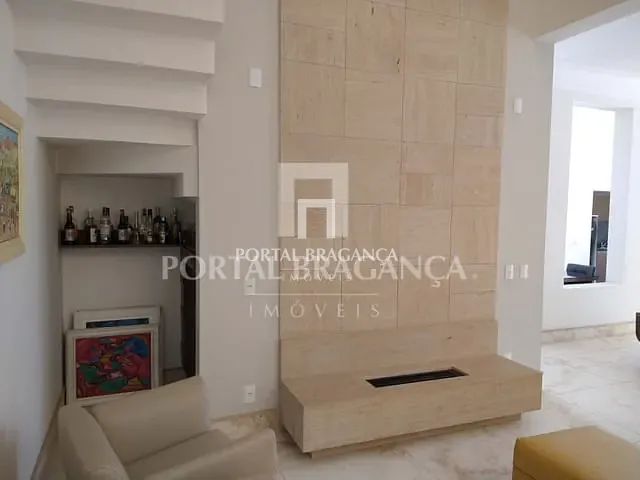 Sobrado com 498m² 4 quartos e 8 banheiros, à venda, no bairro Condomínio Residencial Fazenda Santa Helena em Bragança Paulista