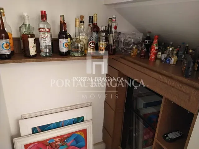 Sobrado com 498m² 4 quartos e 8 banheiros, à venda, no bairro Condomínio Residencial Fazenda Santa Helena em Bragança Paulista