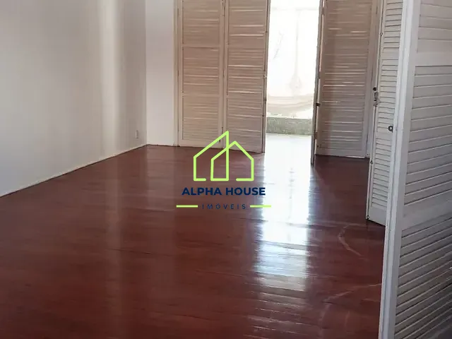 Sobrado com 304m² 3 quartos e 1 banheiro, à venda, no bairro Centro em Pindamonhangaba