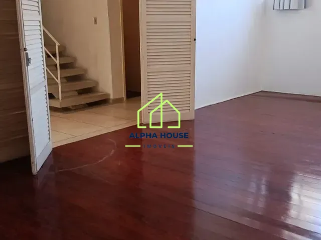 Sobrado com 304m² 3 quartos e 1 banheiro, à venda, no bairro Centro em Pindamonhangaba