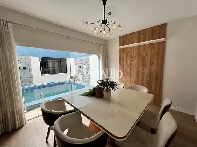 Sobrado com 334m² 4 quartos e 6 banheiros, para alugar, no bairro São João em Itajaí