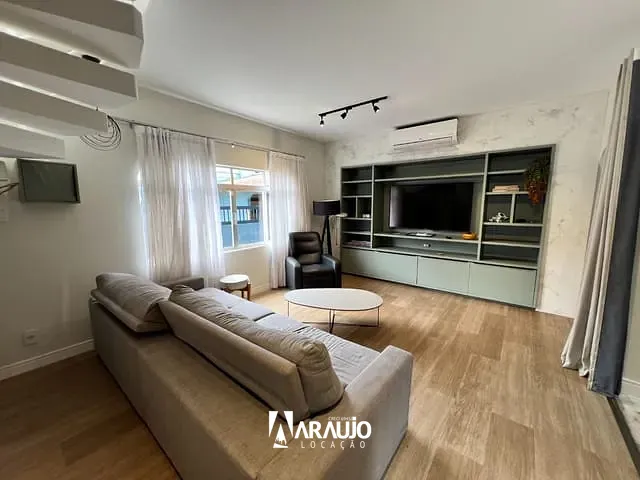 Sobrado com 334m² 4 quartos e 6 banheiros, para alugar, no bairro São João em Itajaí