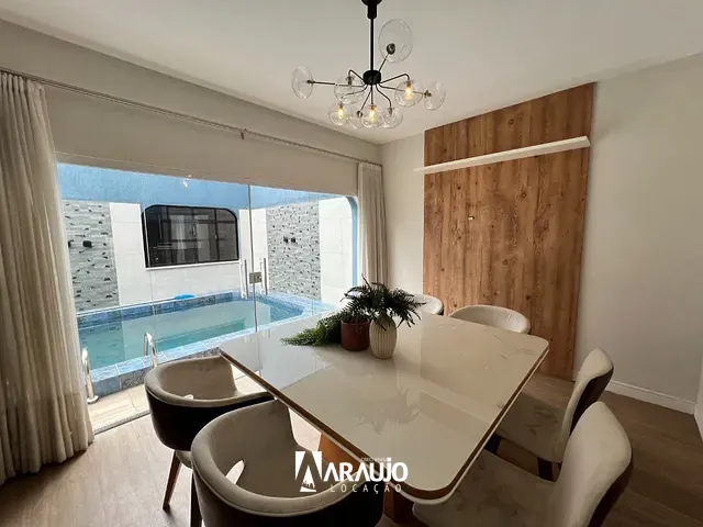 Sobrado com 334m² 4 quartos e 6 banheiros, para alugar, no bairro São João em Itajaí