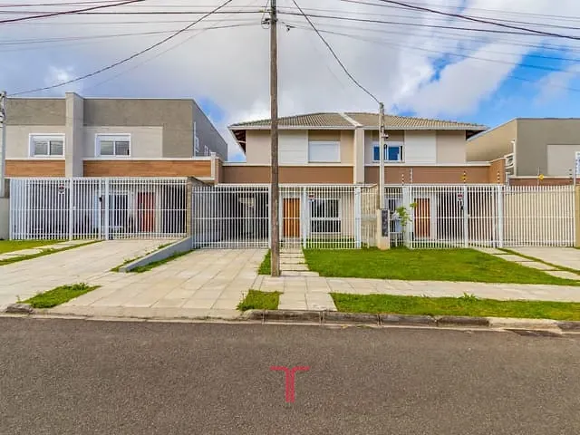 Sobrado com 152m² 3 quartos e 3 banheiros, à venda, no bairro Xaxim em Curitiba