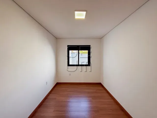 Sobrado com 180m² 3 quartos e 3 banheiros, à venda, no bairro Portal de Versalhes 1 em Londrina