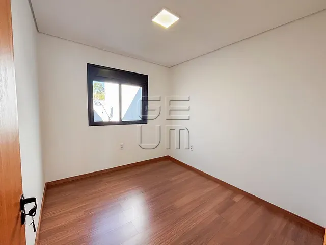 Sobrado com 180m² 3 quartos e 3 banheiros, à venda, no bairro Portal de Versalhes 1 em Londrina