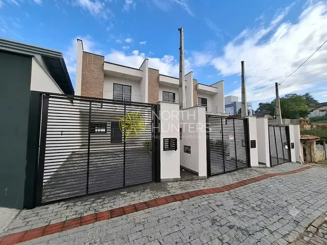 Sobrado com 143m² 3 quartos e 2 banheiros, à venda, no bairro Costa e Silva em Joinville