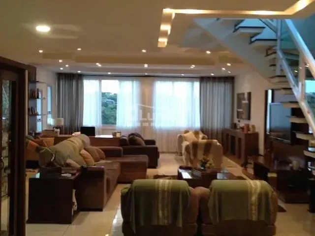 Sobrado com 500m² 3 quartos e 5 banheiros, à venda, no bairro Jardim Aracy em Mogi das Cruzes
