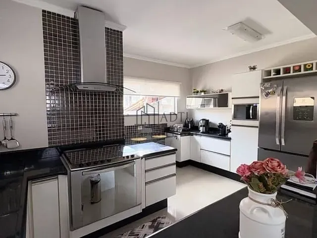 Sobrado com 175m² 3 quartos e 3 banheiros, à venda, no bairro Residencial Novo Horizonte I em Mogi das Cruzes