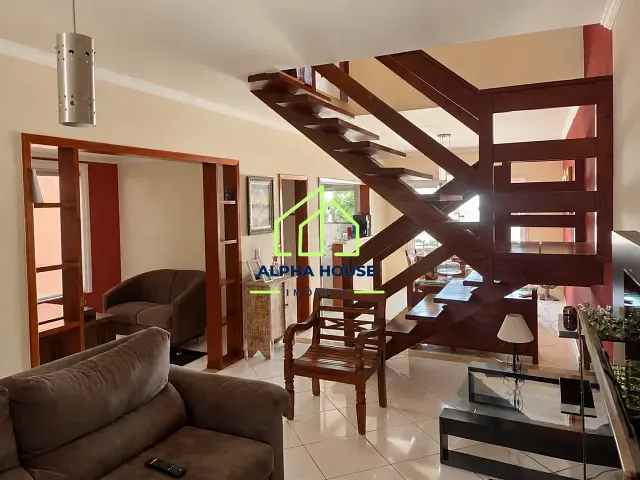 Sobrado 3 quartos e 2 banheiros, à venda, no bairro Tabaú em Pindamonhangaba