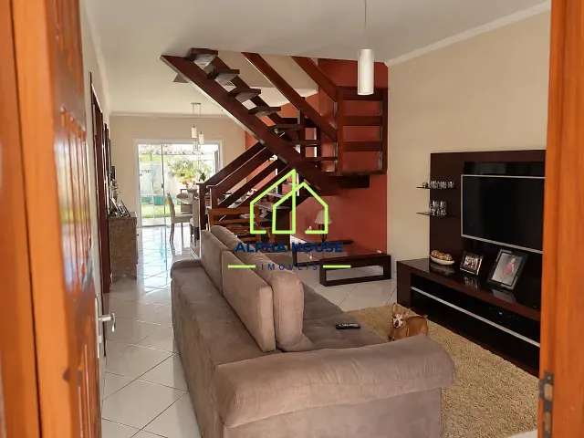 Sobrado 3 quartos e 2 banheiros, à venda, no bairro Tabaú em Pindamonhangaba