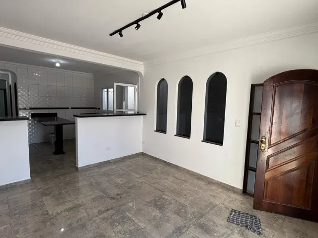 Sobrado 3 quartos e 1 banheiro, para alugar, no bairro Jardim Las Vegas em Santo André