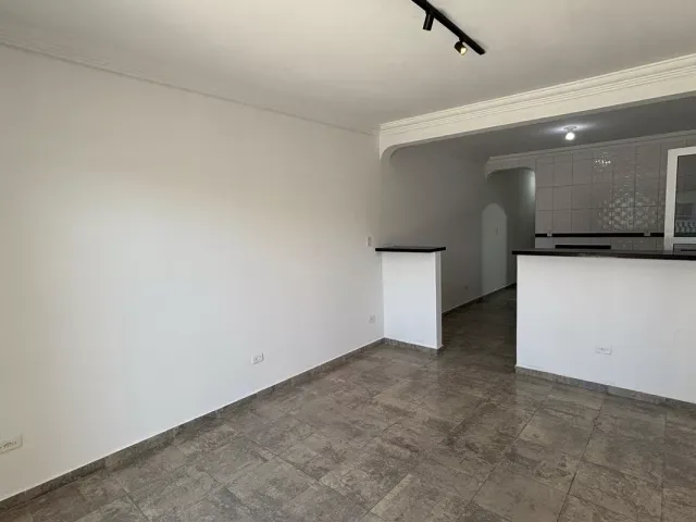 Sobrado 3 quartos e 1 banheiro, para alugar, no bairro Jardim Las Vegas em Santo André