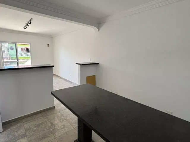 Sobrado 3 quartos e 1 banheiro, para alugar, no bairro Jardim Las Vegas em Santo André