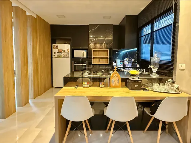 Casa com 220m² 3 quartos e 5 banheiros, à venda, no bairro Esperança em Londrina