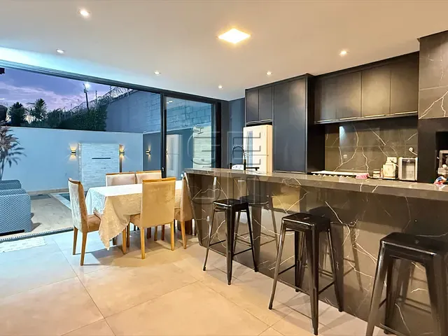 Casa com 220m² 3 quartos e 5 banheiros, à venda, no bairro Esperança em Londrina