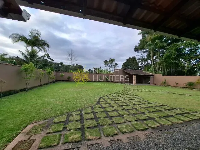 Sobrado com 960m² 3 quartos e 4 banheiros, à venda, no bairro Glória em Joinville