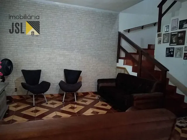 Sobrado com 240m² 3 quartos e 2 banheiros, à venda, no bairro Vila Menino Jesus em Caçapava