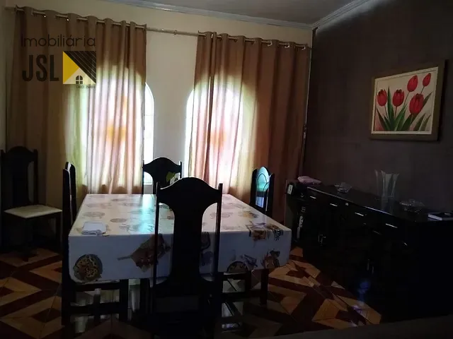 Sobrado com 240m² 3 quartos e 2 banheiros, à venda, no bairro Vila Menino Jesus em Caçapava