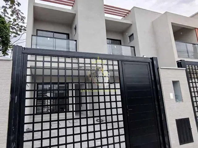 Sobrado 2 quartos e 3 banheiros, à venda, no bairro Santa Regina em Camboriú