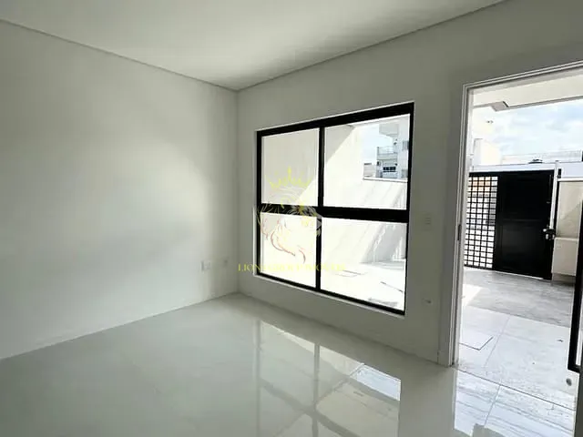 Sobrado 2 quartos e 3 banheiros, à venda, no bairro Santa Regina em Camboriú