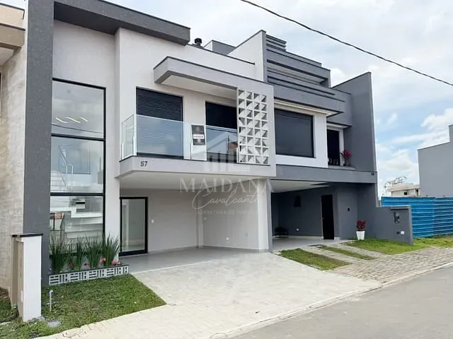 Sobrado com 146m² 3 quartos e 2 banheiros, à venda, no bairro Costeira em São José dos Pinhais