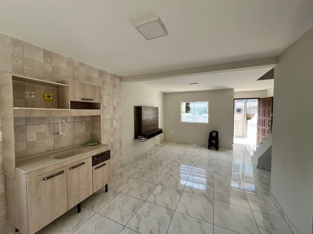 Casa com 58m² 3 quartos e 4 banheiros, à venda, no bairro Ingleses do Rio Vermelho em Florianópolis
