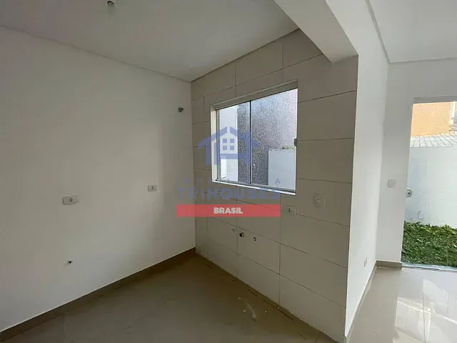 Sobrado com 137m² 3 quartos e 2 banheiros, à venda, no bairro Santa Cândida em Curitiba