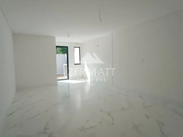 Sobrado 3 quartos e 3 banheiros, à venda, no bairro Valparaiso em Blumenau
