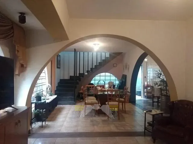 Sobrado com 352m² 4 quartos e 4 banheiros, à venda ou para alugar, no bairro Jardim Arize em São Paulo