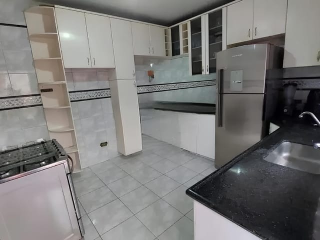 Sobrado 6 quartos e 4 banheiros, à venda, no bairro Parque João Ramalho em Santo André