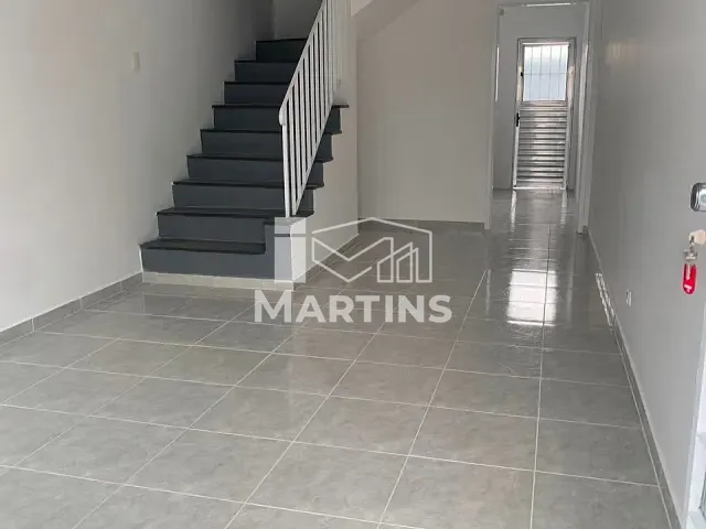 Sobrado 2 quartos e 1 banheiro, para alugar, no bairro Jardim Suína em Taboão da Serra