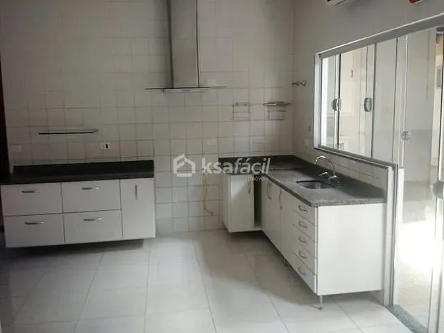 Sobrado com 450m² 5 quartos e 5 banheiros, à venda, no bairro Vila Gomes em Campo Grande