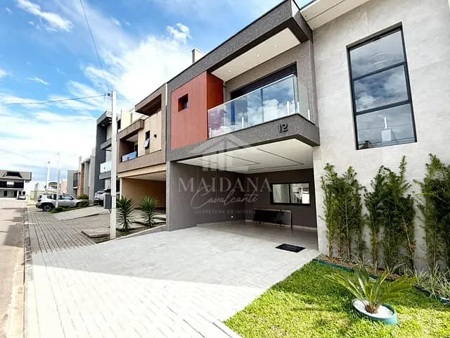 Sobrado com 144m² 3 quartos e 2 banheiros, à venda, no bairro Costeira em São José dos Pinhais