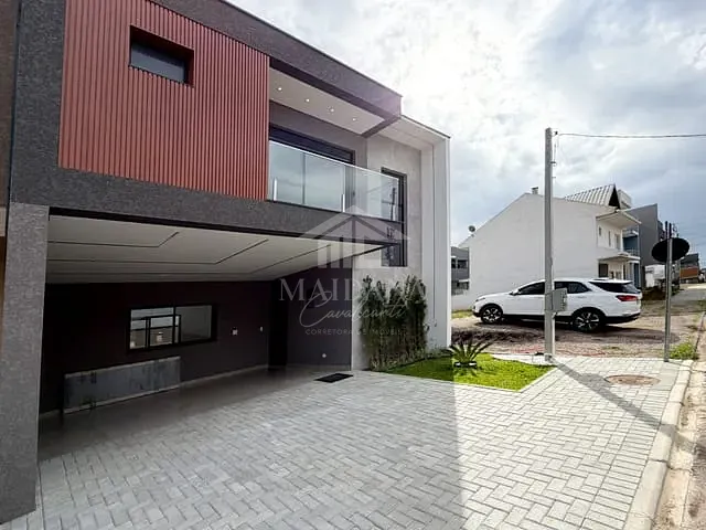Sobrado com 144m² 3 quartos e 2 banheiros, à venda, no bairro Costeira em São José dos Pinhais