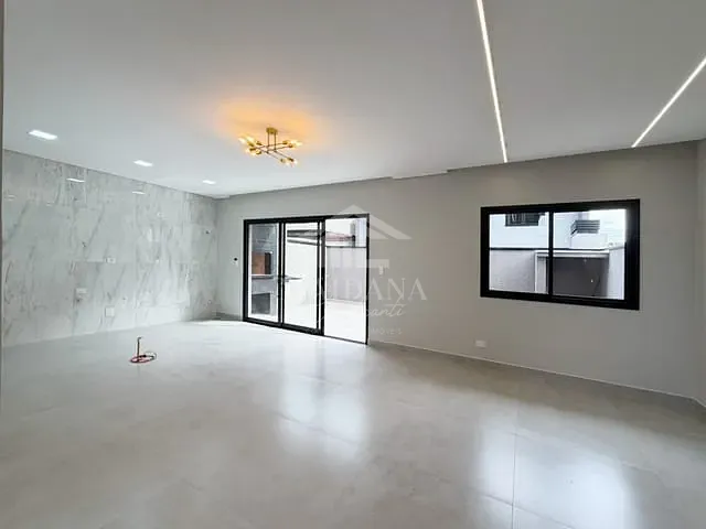 Sobrado com 144m² 3 quartos e 2 banheiros, à venda, no bairro Costeira em São José dos Pinhais