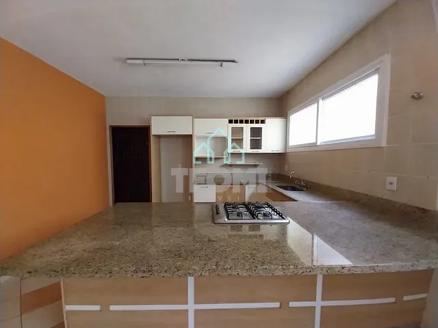 Sobrado com 280m² 4 quartos e 3 banheiros, à venda, no bairro Centro em Taubaté