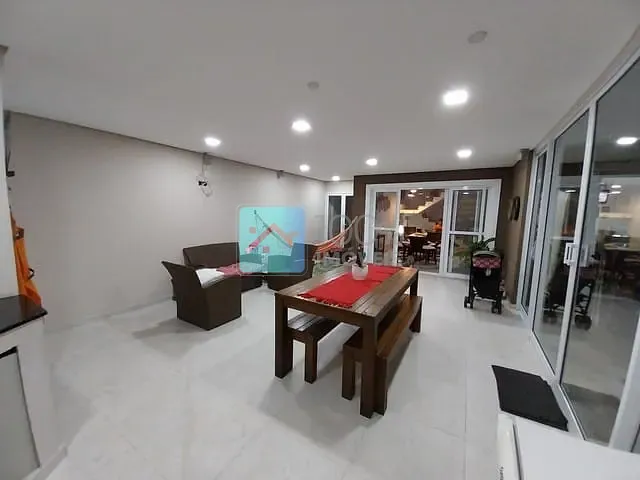 Sobrado com 250m² 3 quartos e 5 banheiros, à venda, no bairro Urbanova VII em São José dos Campos
