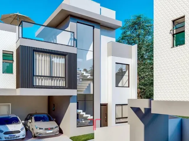 Sobrado à venda, no bairro Mercês em Curitiba
