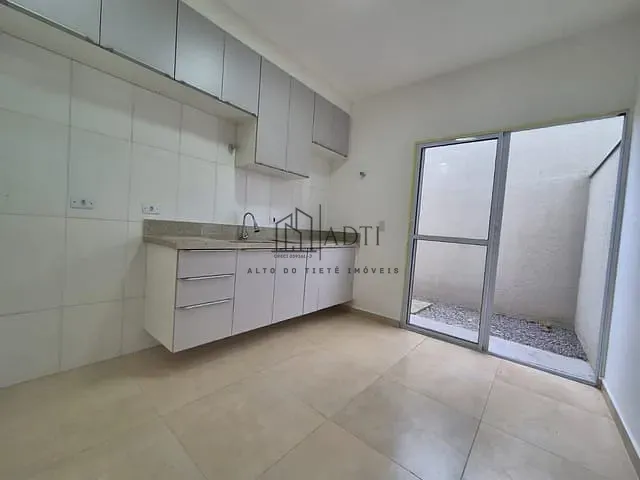 Sobrado 2 quartos e 2 banheiros, à venda, no bairro Jundiapeba em Mogi das Cruzes