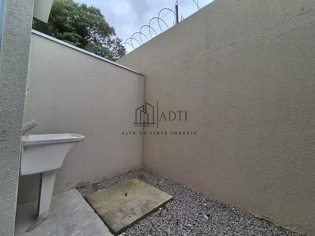Sobrado 2 quartos e 2 banheiros, à venda, no bairro Jundiapeba em Mogi das Cruzes