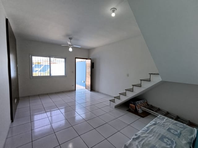 Foto do Sobrado - Sobrado à venda no bairro Pontal de Santa Marina em Caraguatatuba, SP - 3 dormitórios, sendo 2 suítes, garagem para 2 carros, a 50m da pista | Área 12 imóveis