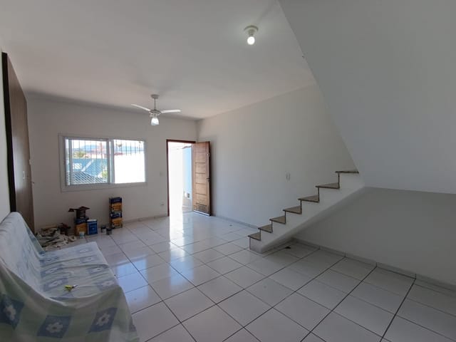 Foto do Sobrado - Sobrado à venda no bairro Pontal de Santa Marina em Caraguatatuba, SP - 3 dormitórios, sendo 2 suítes, garagem para 2 carros, a 50m da pista | Área 12 imóveis