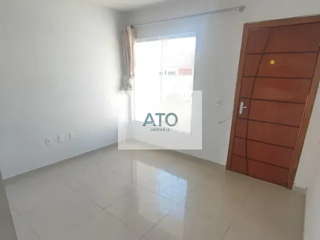 Sobrado 2 quartos e 1 banheiro, para alugar, no bairro Centro em Tijucas