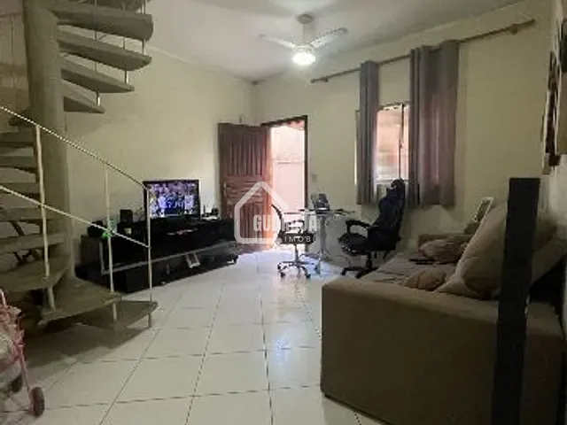 Sobrado com 101m² 2 quartos e 1 banheiro, à venda, no bairro Vila Alice (Vicente de Carvalho) em Guarujá